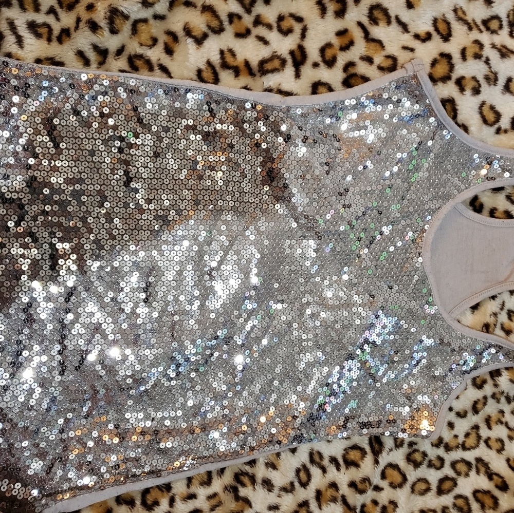 Sequin tank